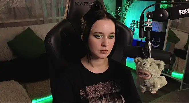 Snapshot of KiraLiLime chatting on November 6, 2025, 7:07 pm KiraLiLime online show from November 6, 2025, 7:07 pm