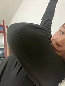 Snapshot of _KarolSmith chatting on February 4, 2025, 1:02 am  KarolSmith online show from February 4, 2025, 1:02 am