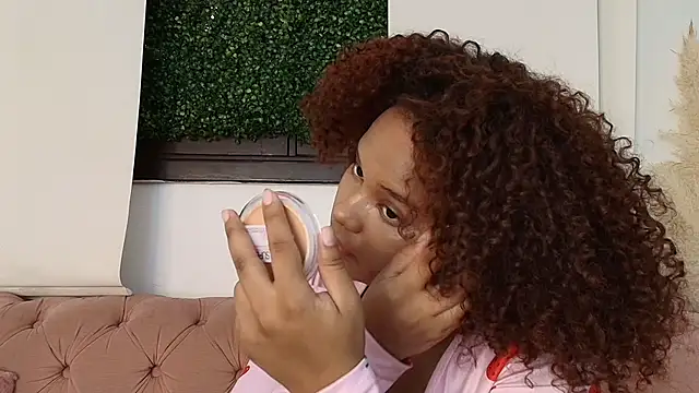 Snapshot of nataly_velez chatting on November 19, 2025, 5:13 pm nataly velez online show from November 19, 2025, 5:13 pm