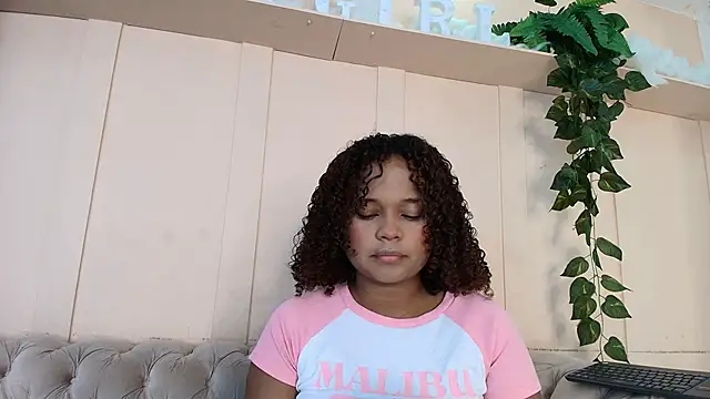 Snapshot of nataly_velez chatting on November 9, 2025, 12:20 pm nataly velez online show from November 9, 2025, 12:20 pm