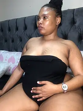 Snapshot of Anaelle24 chatting on July 10, 2026, 4:34 am Anaelle24 online show from July 10, 2026, 4:34 am