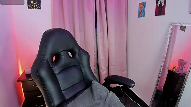 Snapshot of indra_cam chatting on November 20, 2025, 3:40 am indra cam online show from November 20, 2025, 3:40 am