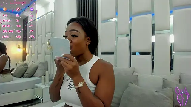 mia schwarz online show from October 5, 2025, 8:32 pm