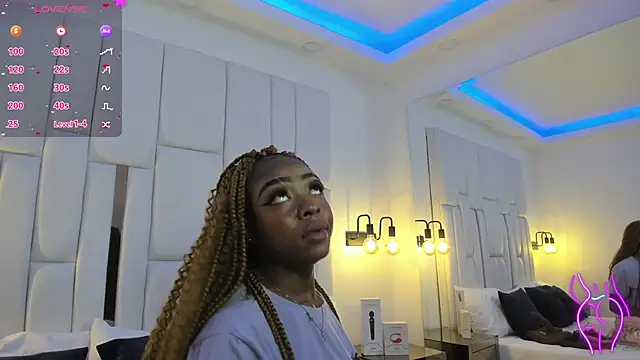 mia schwarz online show from February 2, 2025, 8:08 pm