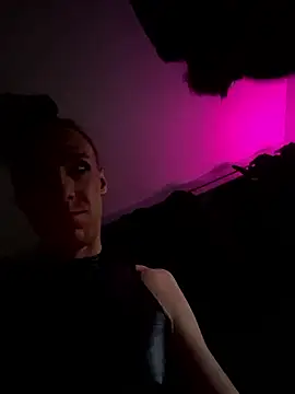 kikiwonderbar online show from January 11, 2026, 10:33 am