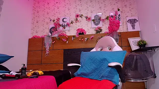 Snapshot of aisha_sh chatting on September 13, 2025, 11:54 am aisha sh online show from September 13, 2025, 11:54 am