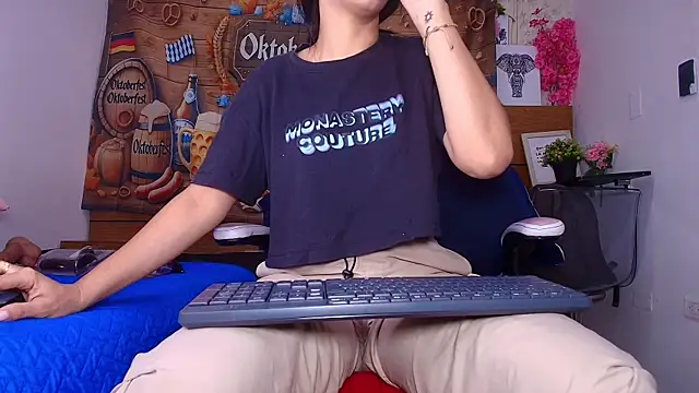 Snapshot of aisha_sh chatting on September 29, 2025, 12:00 pm aisha sh online show from September 29, 2025, 12:00 pm