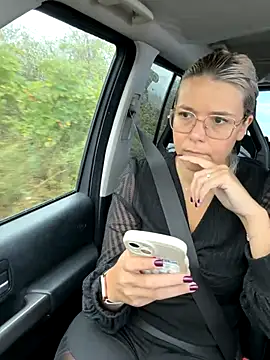 EmyLana online show from October 23, 2025, 8:24 am