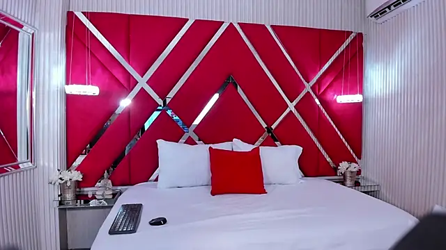 SusanCouper online show from November 10, 2025, 10:37 pm