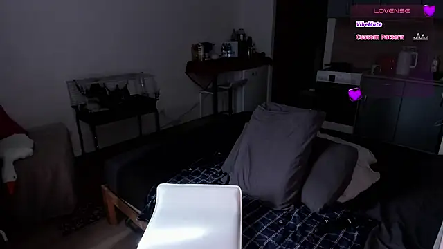 Natural pussy online show from April 21, 2026, 7:48 am