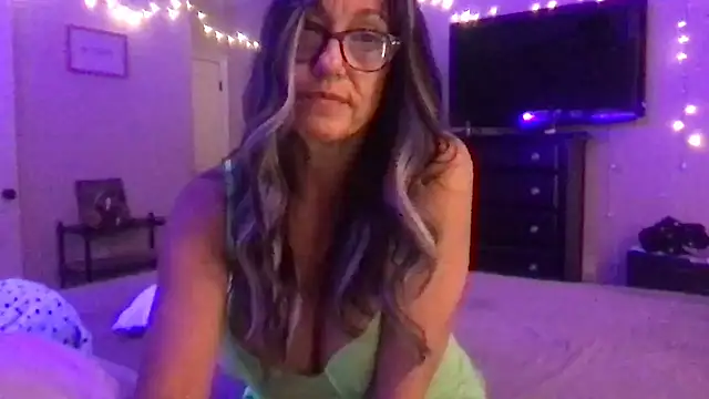 Snapshot of karrmmaa chatting on January 25, 2025, 11:44 am karrmmaa online show from January 25, 2025, 11:44 am