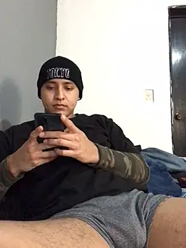 Snapshot of Slow_Kmazutra chatting on January 17, 2025, 8:33 pm Slow Kmazutra online show from January 17, 2025, 8:33 pm