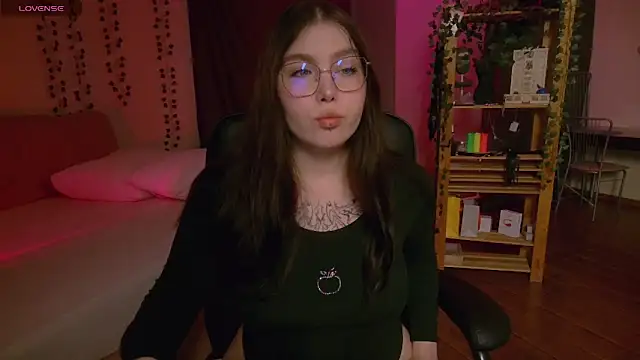 Snapshot of Arizonaa_Muse chatting on November 22, 2025, 2:21 am Arizonaa Muse online show from November 22, 2025, 2:21 am