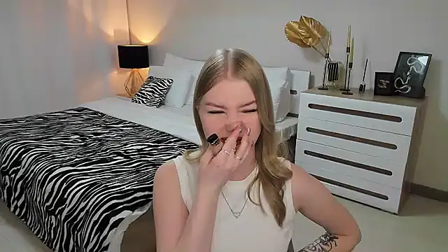 shy  lady online show from March 4, 2025, 9:22 pm