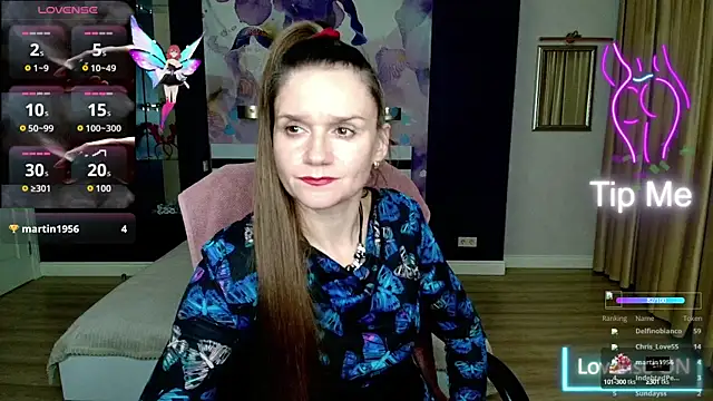 Snapshot of AriaGray chatting on October 14, 2025, 1:39 am AriaGray online show from October 14, 2025, 1:39 am