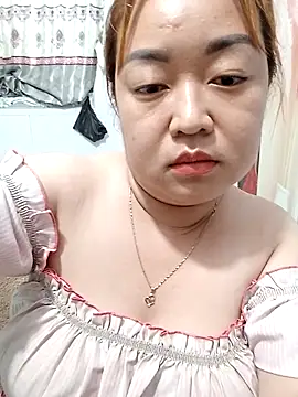 Snapshot of VyOanh2K chatting on December 1, 2025, 4:41 pm VyOanh2K online show from December 1, 2025, 4:41 pm