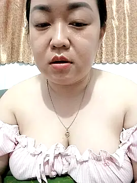 Snapshot of VyOanh2K chatting on October 25, 2025, 1:45 pm VyOanh2K online show from October 25, 2025, 1:45 pm