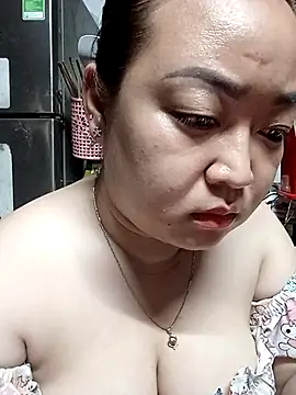 Snapshot of VyOanh2K chatting on November 11, 2025, 3:29 pm VyOanh2K online show from November 11, 2025, 3:29 pm