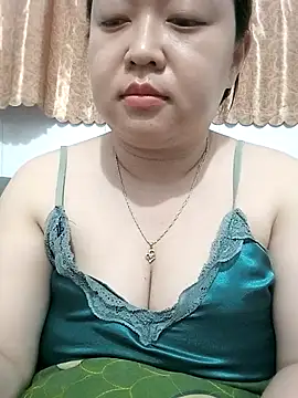 Snapshot of VyOanh2K chatting on October 27, 2025, 2:40 pm VyOanh2K online show from October 27, 2025, 2:40 pm