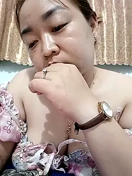 Snapshot of VyOanh2K chatting on November 26, 2025, 3:45 pm VyOanh2K online show from November 26, 2025, 3:45 pm