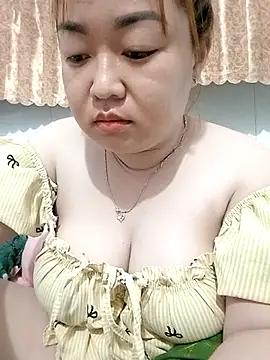 Snapshot of VyOanh2K chatting on November 27, 2025, 3:56 pm VyOanh2K online show from November 27, 2025, 3:56 pm