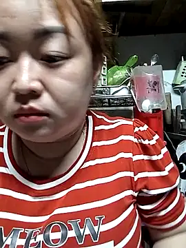 Snapshot of VyOanh2K chatting on November 8, 2025, 4:21 pm VyOanh2K online show from November 8, 2025, 4:21 pm