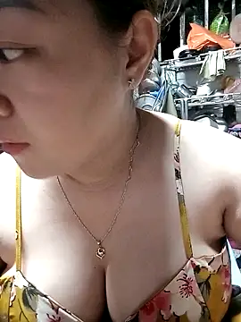 Snapshot of VyOanh2K chatting on November 25, 2025, 3:34 pm VyOanh2K online show from November 25, 2025, 3:34 pm