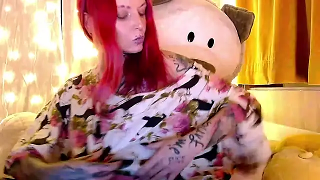 InesGold online show from December 4, 2025, 7:18 am