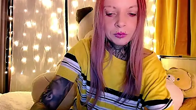 InesGold online show from December 3, 2025, 4:17 pm