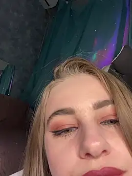 Snapshot of GraceTorrez chatting on December 15, 2025, 7:52 pm GraceTorrez online show from December 15, 2025, 7:52 pm