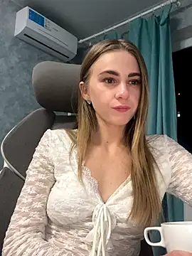 Snapshot of GraceTorrez chatting on November 13, 2025, 4:00 pm GraceTorrez online show from November 13, 2025, 4:00 pm