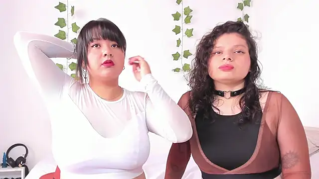 Snapshot of Karol_IsabelCouple chatting on February 20, 2025, 4:36 pm Karol IsabelCouple online show from February 20, 2025, 4:36 pm