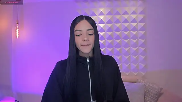 Snapshot of HannahJamesX chatting on November 16, 2025, 5:06 pm HannahJamesX online show from November 16, 2025, 5:06 pm