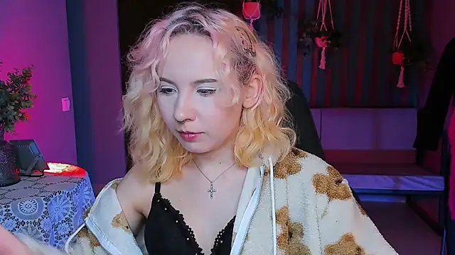Snapshot of JasmineMilko chatting on February 23, 2025, 8:17 am JasmineMilko online show from February 23, 2025, 8:17 am