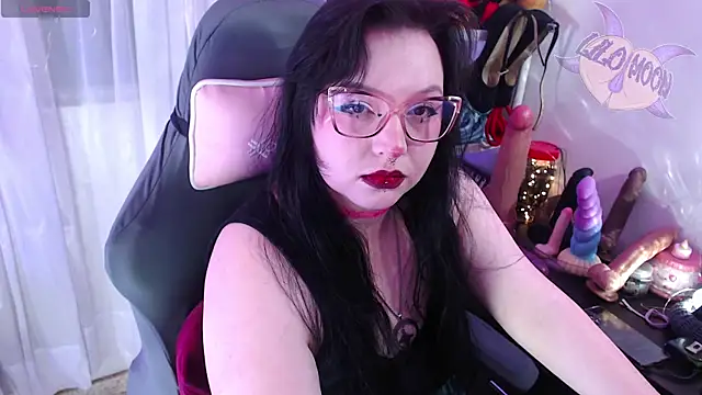 LiloMoon69 online show from October 19, 2025, 1:19 am