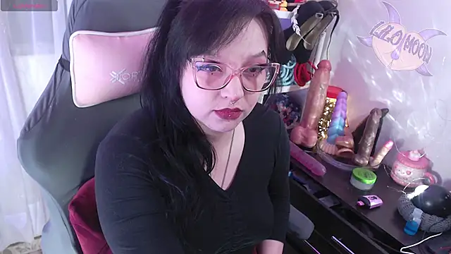 LiloMoon69 online show from October 6, 2025, 1:12 pm