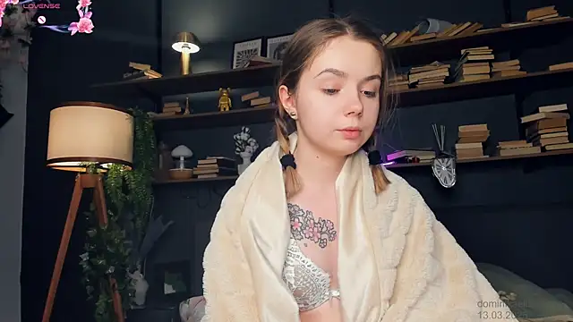 Snapshot of DominikaElis chatting on March 14, 2025, 12:21 am DominikaElis online show from March 14, 2025, 12:21 am