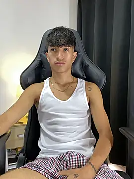 Snapshot of _CamiloBass chatting on May 16, 2026, 7:13 pm CamiloBass online show from May 16, 2026, 7:13 pm