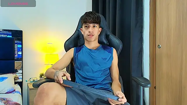 Snapshot of _CamiloBass chatting on April 23, 2026, 1:01 am CamiloBass online show from April 23, 2026, 1:01 am