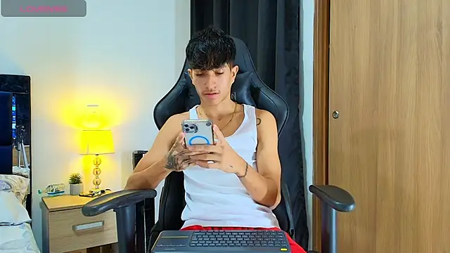 Snapshot of _CamiloBass chatting on May 10, 2026, 8:11 pm CamiloBass online show from May 10, 2026, 8:11 pm