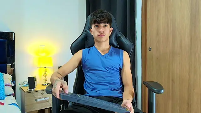 Snapshot of _CamiloBass chatting on May 22, 2026, 1:47 am CamiloBass online show from May 22, 2026, 1:47 am