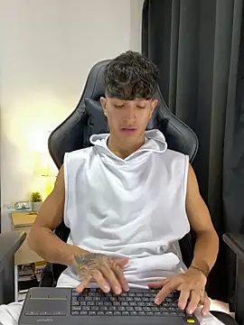 Snapshot of _CamiloBass chatting on May 17, 2026, 6:41 pm CamiloBass online show from May 17, 2026, 6:41 pm