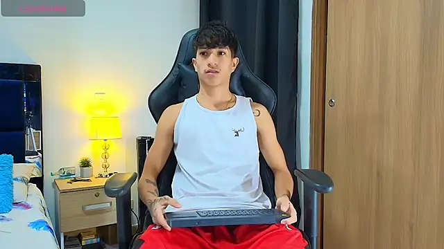 Snapshot of _CamiloBass chatting on May 12, 2026, 1:02 am CamiloBass online show from May 12, 2026, 1:02 am