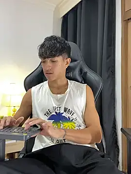 Snapshot of _CamiloBass chatting on May 14, 2026, 7:11 pm CamiloBass online show from May 14, 2026, 7:11 pm