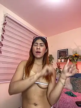 Snapshot of soy_sarah_ chatting on February 9, 2025, 9:58 am soy sarah online show from February 9, 2025, 9:58 am