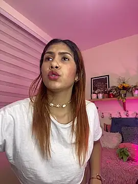 Snapshot of soy_sarah_ chatting on February 11, 2025, 10:36 am soy sarah online show from February 11, 2025, 10:36 am