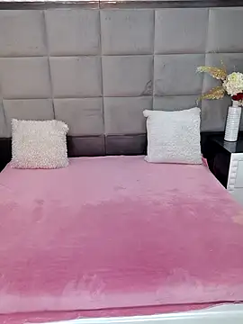 Snapshot of OliviaBurning chatting on November 15, 2025, 7:40 pm OliviaBurning online show from November 15, 2025, 7:40 pm