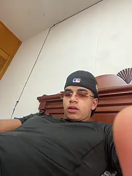 JoanG10 online show from April 17, 2026, 4:43 pm