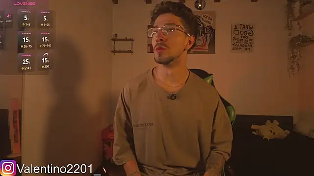 Snapshot of Valentino_Xander chatting on May 29, 2026, 1:44 am Valentino Xander online show from May 29, 2026, 1:44 am