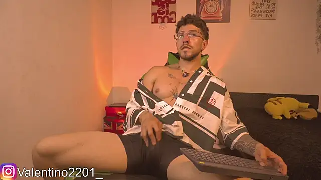 Snapshot of Valentino_Xander chatting on May 16, 2026, 1:26 am Valentino Xander online show from May 16, 2026, 1:26 am